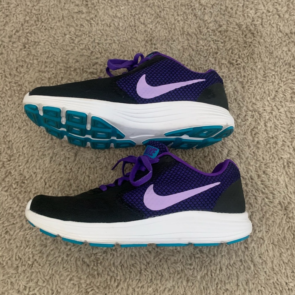 Nike tennis shoes